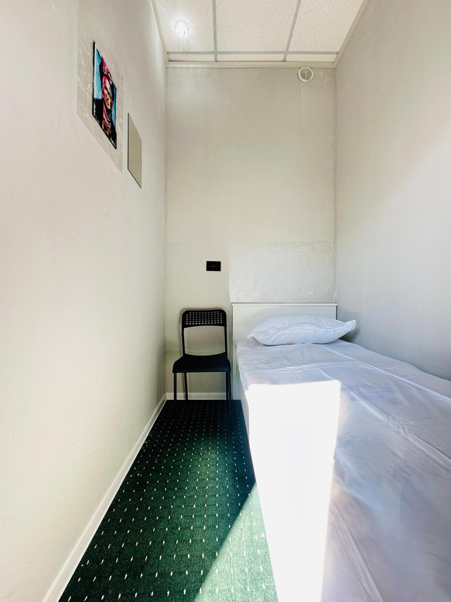 Center Capsule Hotel Almaty Luaran gambar