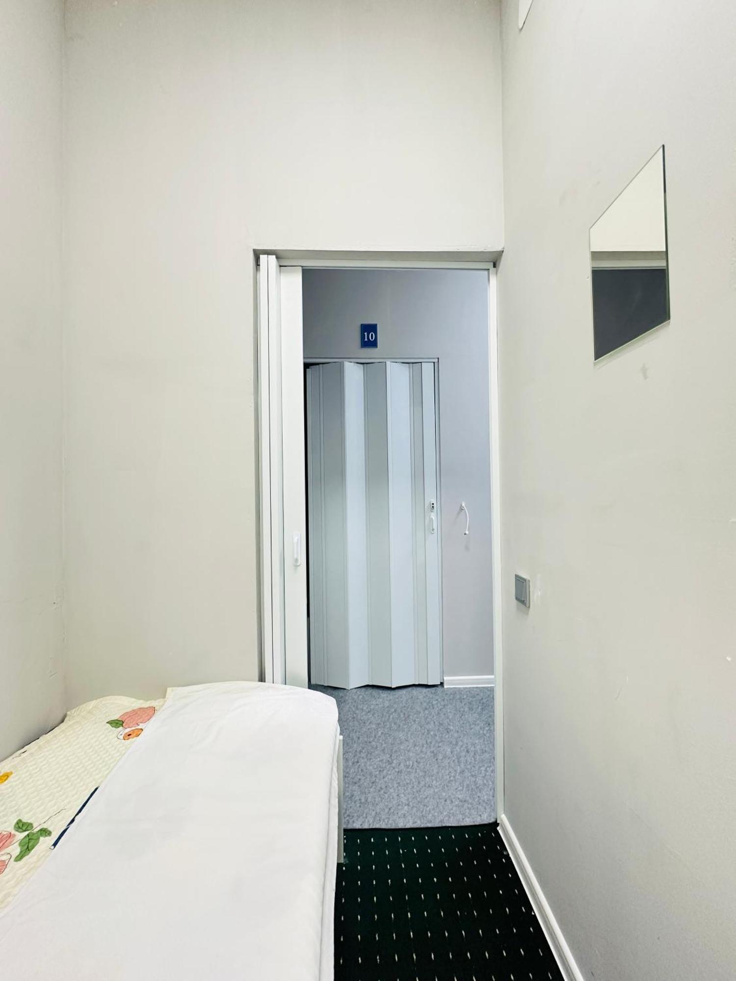 Center Capsule Hotel Almaty Luaran gambar